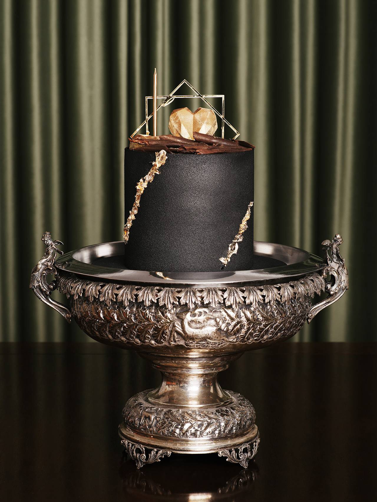 Îndrăznește să savurezi bucuria în formă de tort! Alege rafinamentul dulce al momentelor tale cu un tort de excepție.