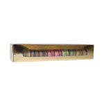 Cutie de 12 macarons la Cofetăria Parisielle: finețe colorată, gust delicat și rafinament într-un cadou dulce de excepție.